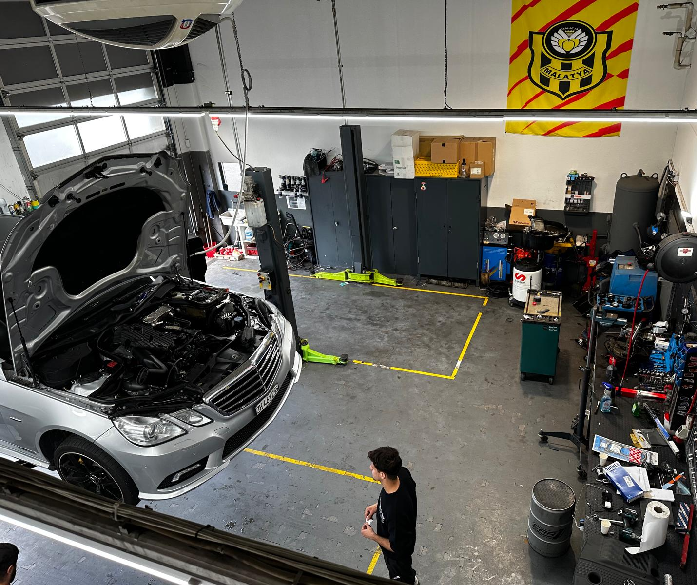 Fahrzeug in der Werkstatt